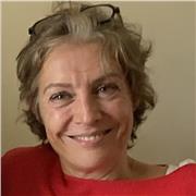 Jóvenes o adultos. Vivo en Mallorca y ayudó algunos alumnos del lyceo francés de Palma en sus deberes de francés.